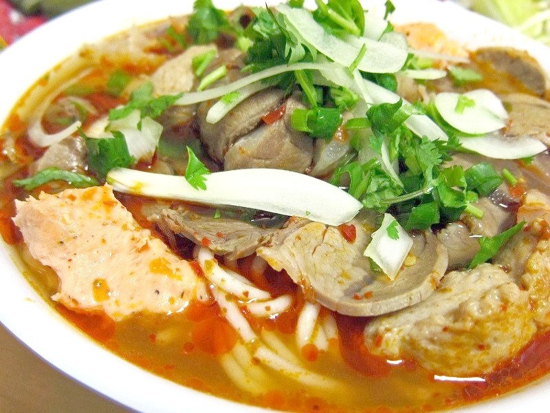 Hoai Hue Restaurant - Bun Bo Hue (by mmmyoso)