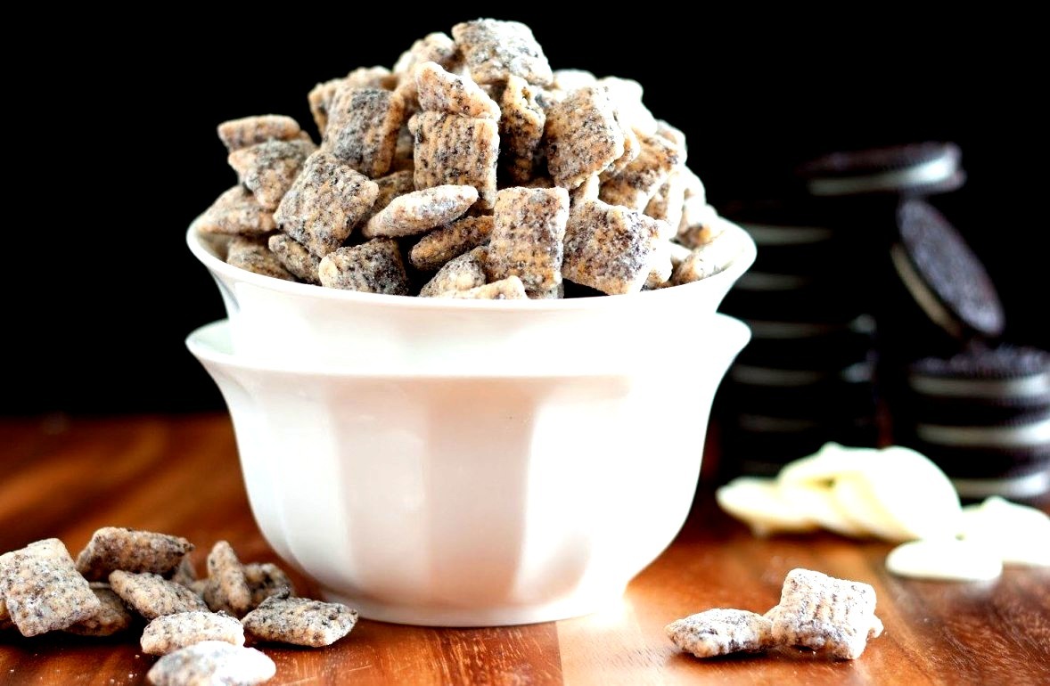 Cookies and Cream Chex Mix