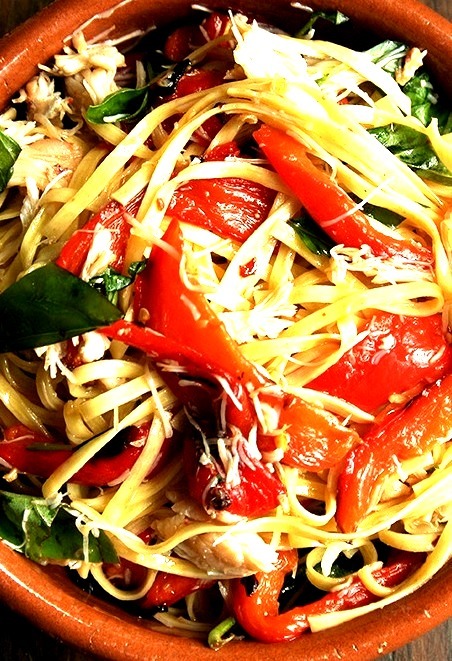 Linguine with Roasted Red Peppers, Crabmeat & Basil