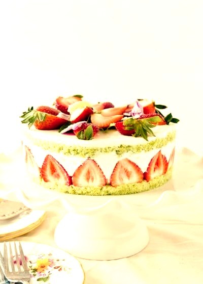 Strawberry Basil Cake with Vanilla Cream Yummy Workshop